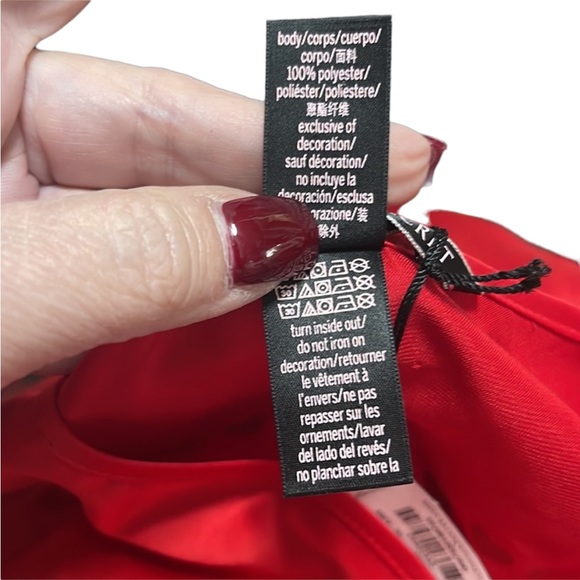 Victoria’s Secret NWT red “love” robe. One size. - Picture 9 of 11